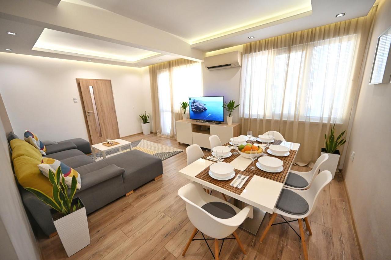 Modern Central 2-Bedroom Apartment With Parking Varna Eksteriør bilde