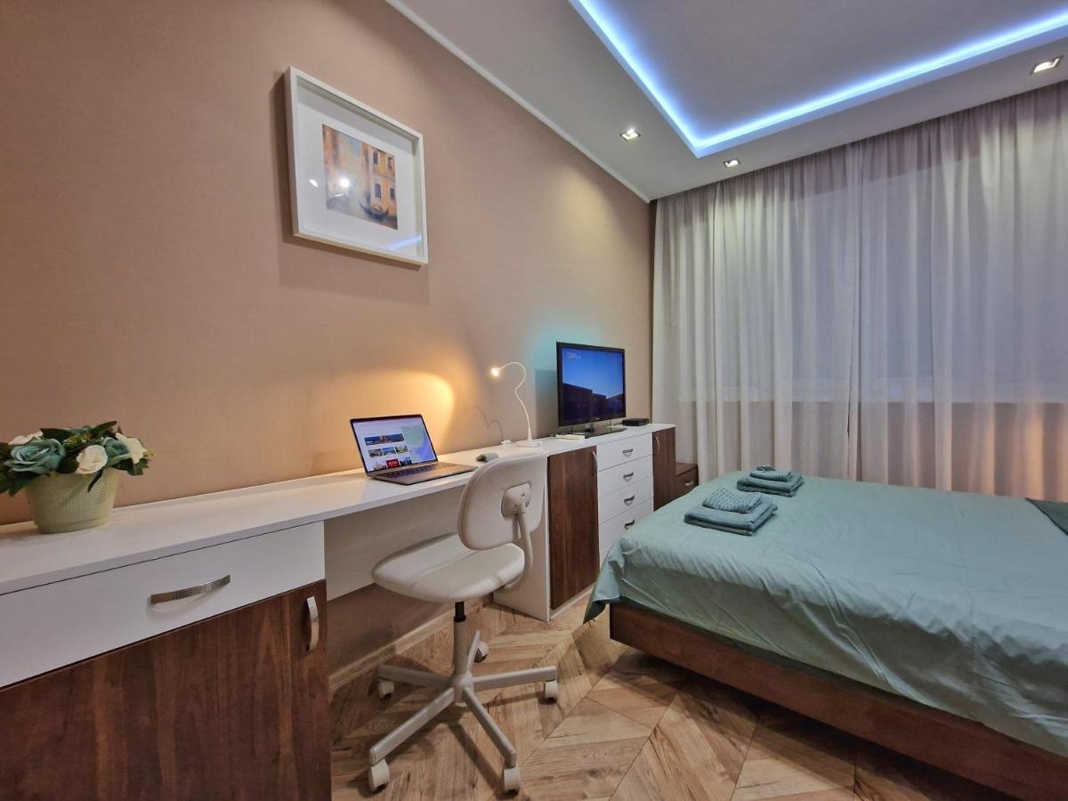 Modern Central 2-Bedroom Apartment With Parking Varna Eksteriør bilde