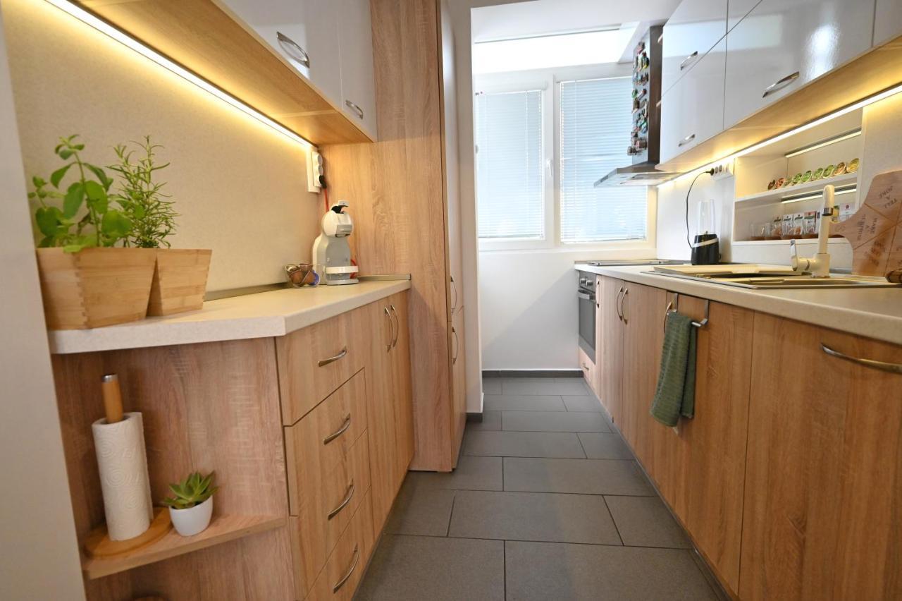 Modern Central 2-Bedroom Apartment With Parking Varna Eksteriør bilde