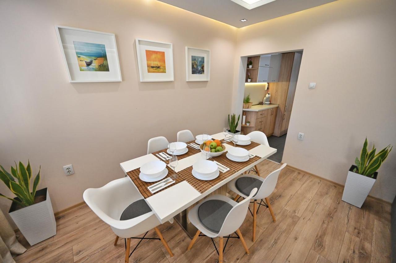 Modern Central 2-Bedroom Apartment With Parking Varna Eksteriør bilde