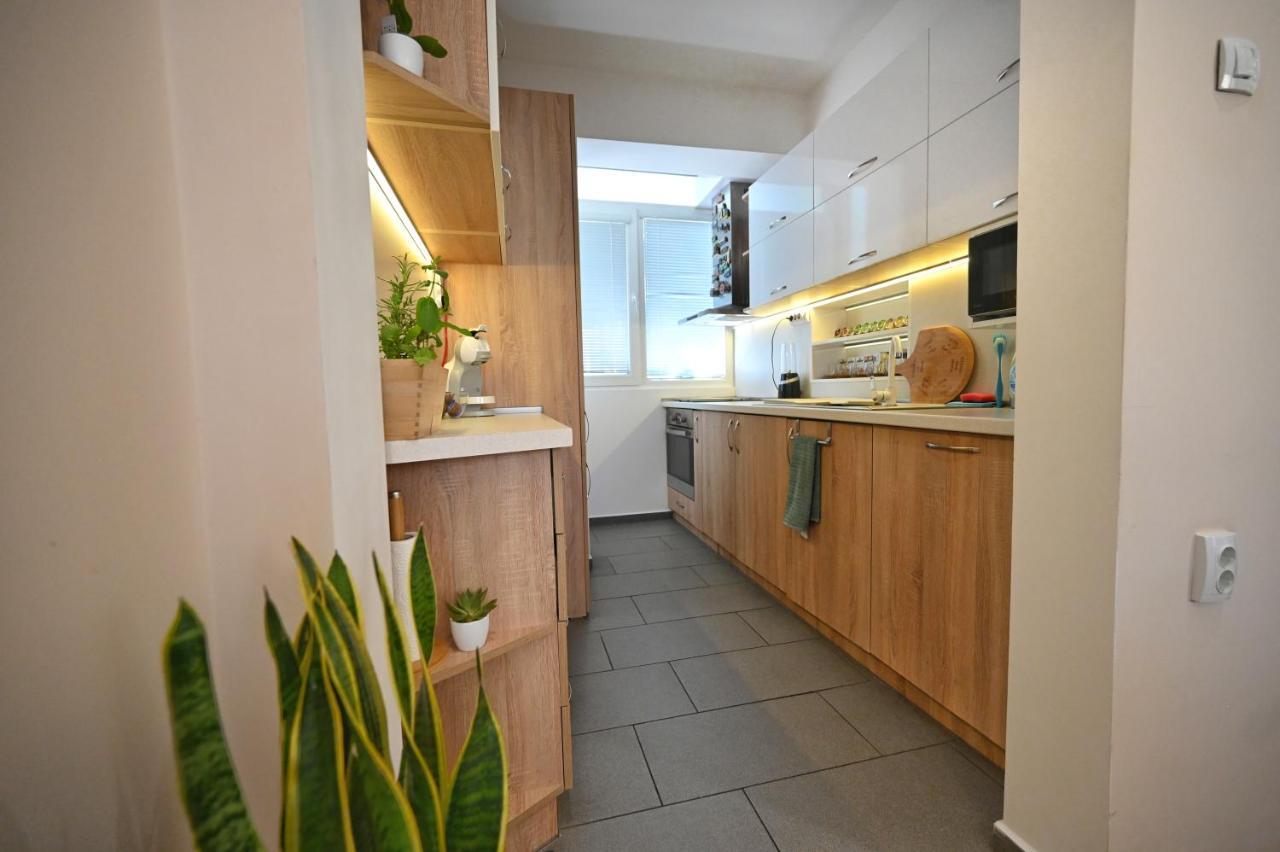 Modern Central 2-Bedroom Apartment With Parking Varna Eksteriør bilde