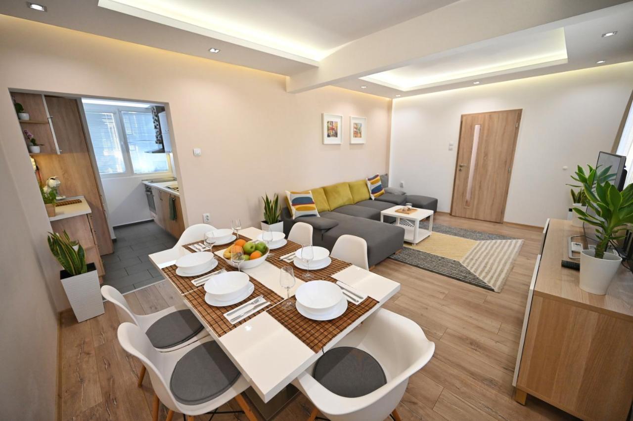 Modern Central 2-Bedroom Apartment With Parking Varna Eksteriør bilde