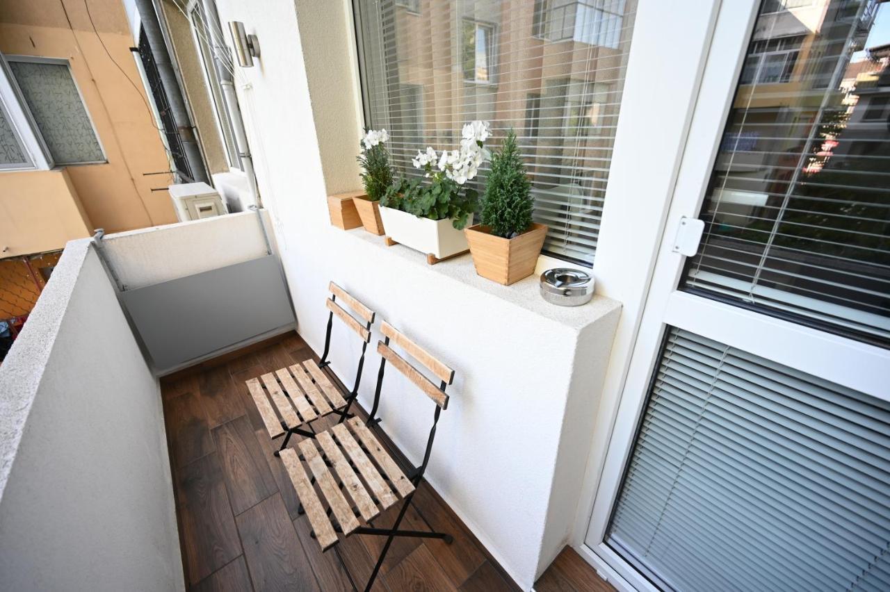 Modern Central 2-Bedroom Apartment With Parking Varna Eksteriør bilde