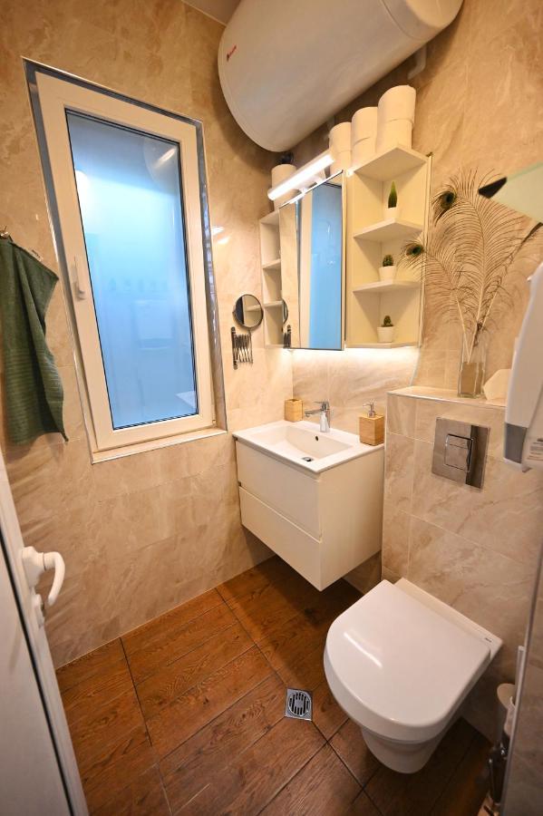 Modern Central 2-Bedroom Apartment With Parking Varna Eksteriør bilde