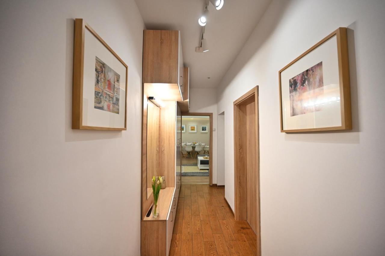 Modern Central 2-Bedroom Apartment With Parking Varna Eksteriør bilde