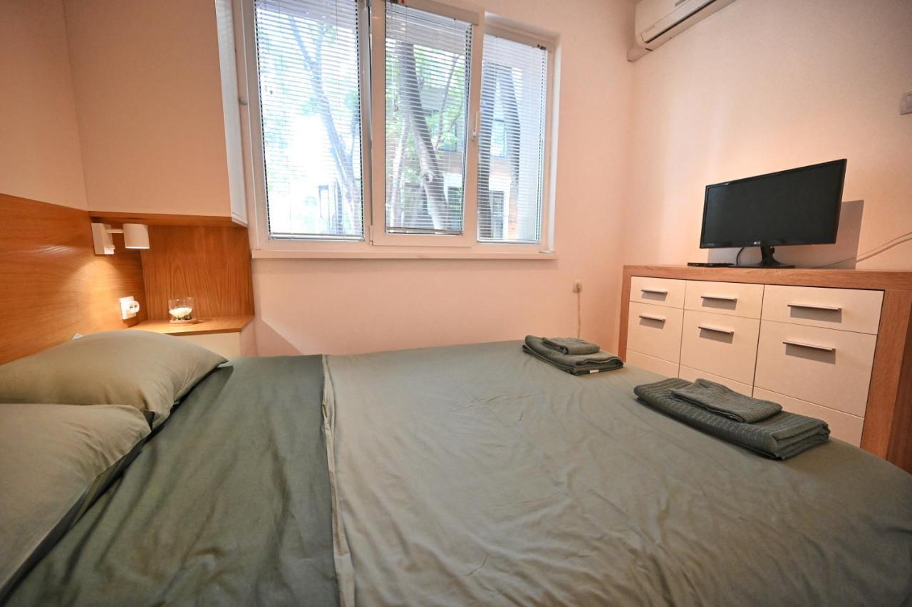Modern Central 2-Bedroom Apartment With Parking Varna Eksteriør bilde