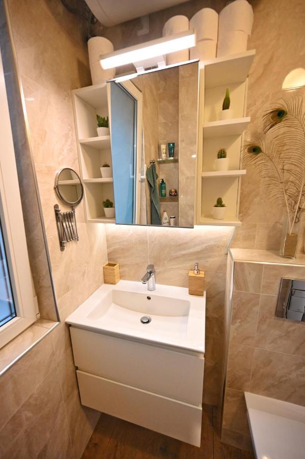 Modern Central 2-Bedroom Apartment With Parking Varna Eksteriør bilde