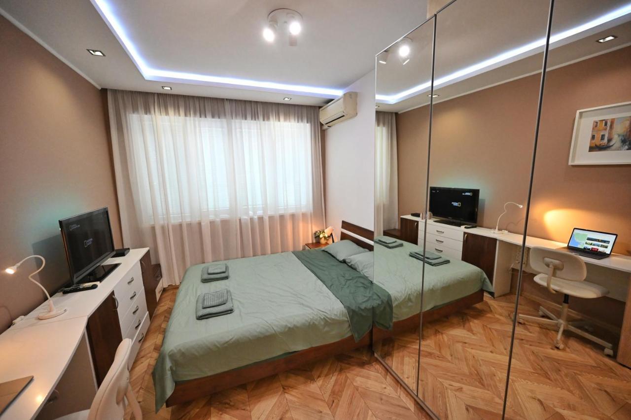 Modern Central 2-Bedroom Apartment With Parking Varna Eksteriør bilde